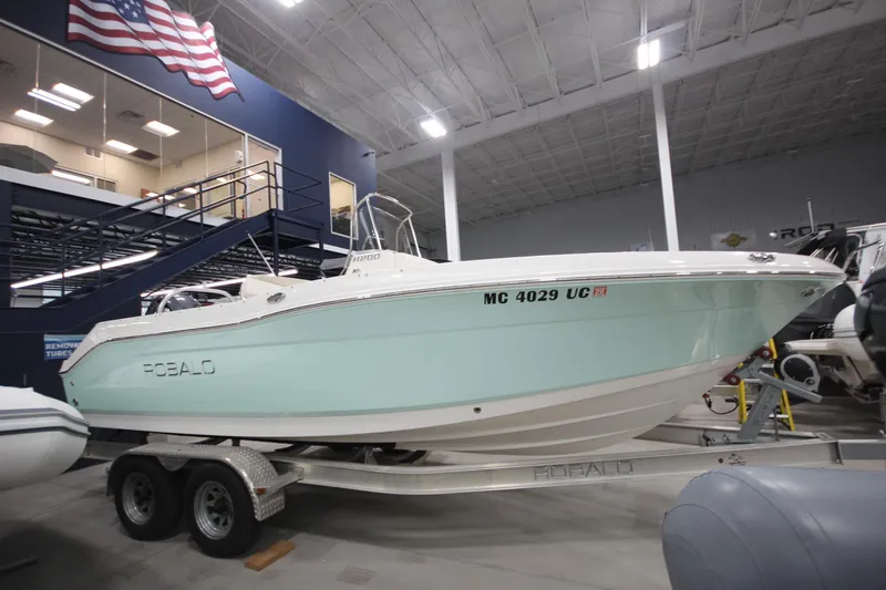 The Image of 2016 Robalo R200 Center Console boat on trailer in showroom. - 0