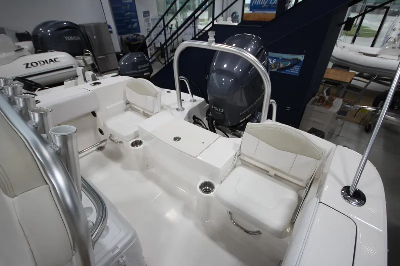 Slide: The Image of 2016 Robalo R200 Center Console boat interior with Yamaha engine in showroom. - 31