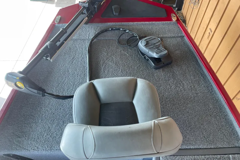 Slide: The Image of 2024 Tracker Bass Tracker Classic XL boat interior with trolling motor and seat. - 10