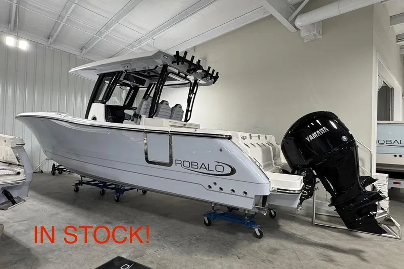 The Image of 2026 Robalo R300 Center Console boat with Yamaha engine, in stock at showroom. - 1