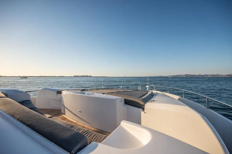 Slide: The Image of Luxurious Sunseeker Manhattan 73 yacht deck with ocean view, 2012 model. - 33