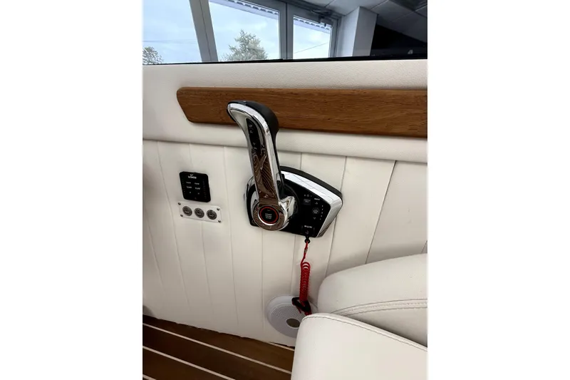 Slide: The Image of 2024 Comitti Venezia V28 interior throttle control with wood and chrome accents. - 11