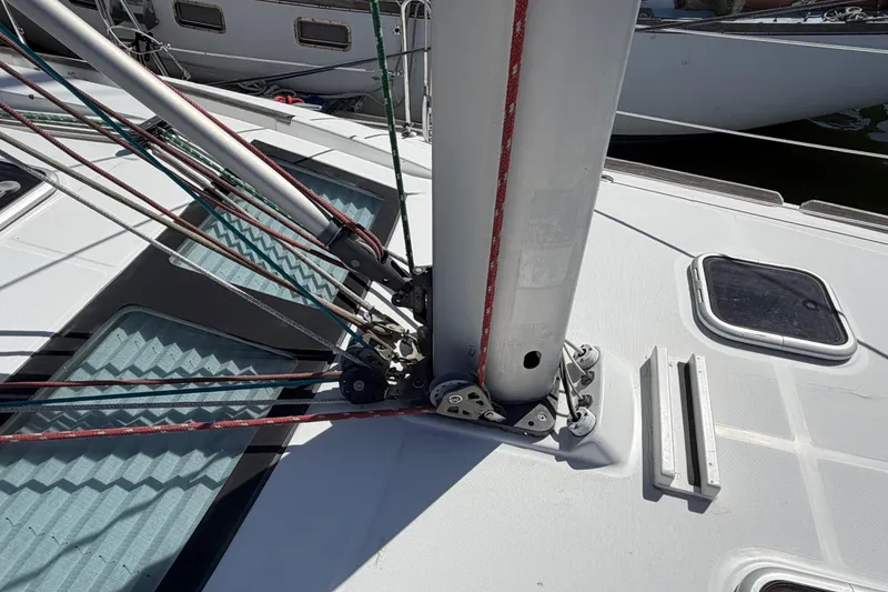 Slide: The Image of Deck view of a 2008 Beneteau 43 sailboat, showcasing mast and rigging details. - 10
