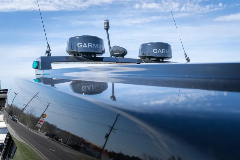 Slide: The Image of ```json "Dutch American DA 53, 2026 model, featuring Garmin equipment on a reflective surface." ``` - 20