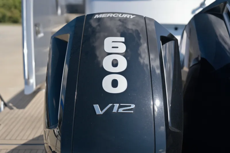 Slide: The Image of Mercury 600 V12 outboard engine on Dutch American DA 53, 2026 model. - 21