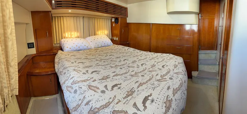 Slide: The Image of 2003 Carver 444 Cockpit Motor Yacht - Image 22 - 22