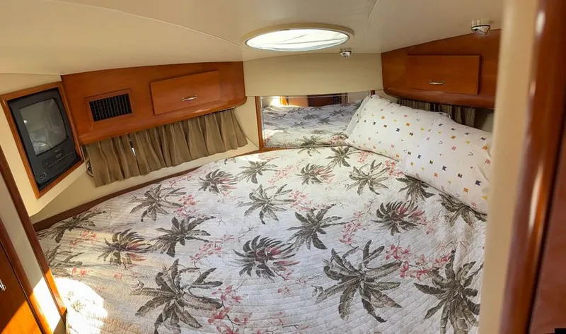 Slide: The Image of 2003 Carver 444 Cockpit Motor Yacht - Image 26 - 26