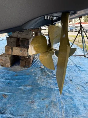 Slide: The Image of 2003 Carver 444 Cockpit Motor Yacht - Image 28 - 28