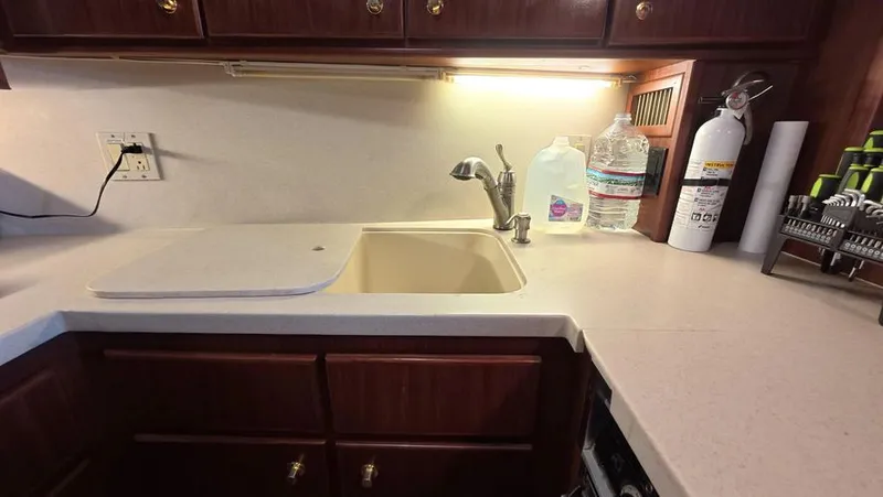 Slide: The Image of 1979 Hatteras 53 Sportfish - Image 11 - 11