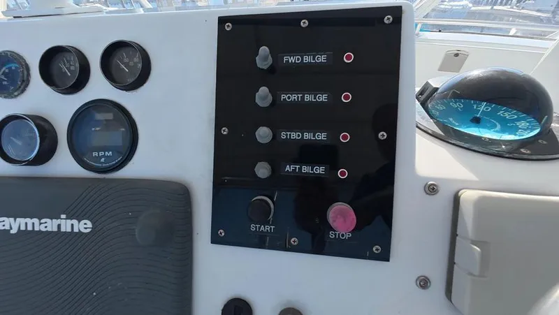 Slide: The Image of 1979 Hatteras 53 Sportfish - Image 25 - 25