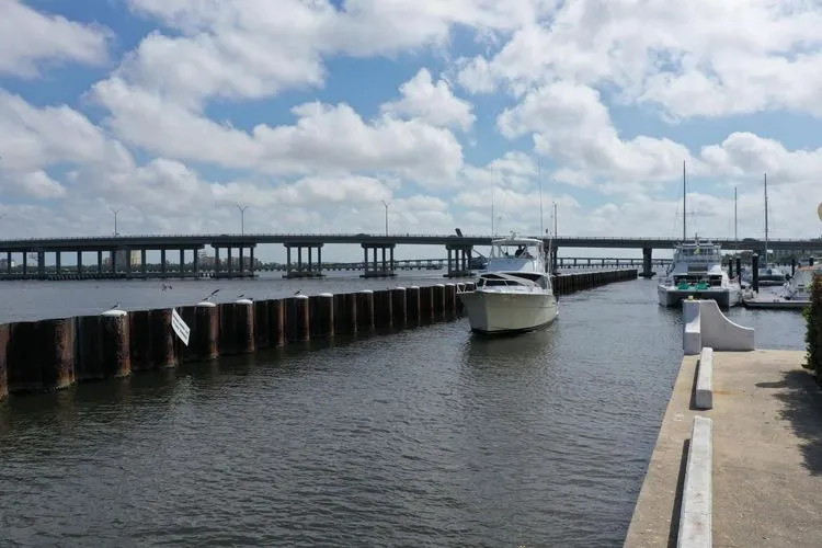 Slide: The Image of 1979 Hatteras 53 Sportfish - Image 33 - 33