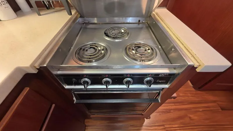 Slide: The Image of 1979 Hatteras 53 Sportfish - Image 9 - 9