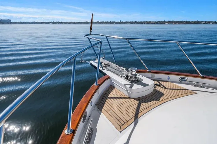 Slide: The Image of 2000 Ocean Alexander Pilot House - Image 17 - 17