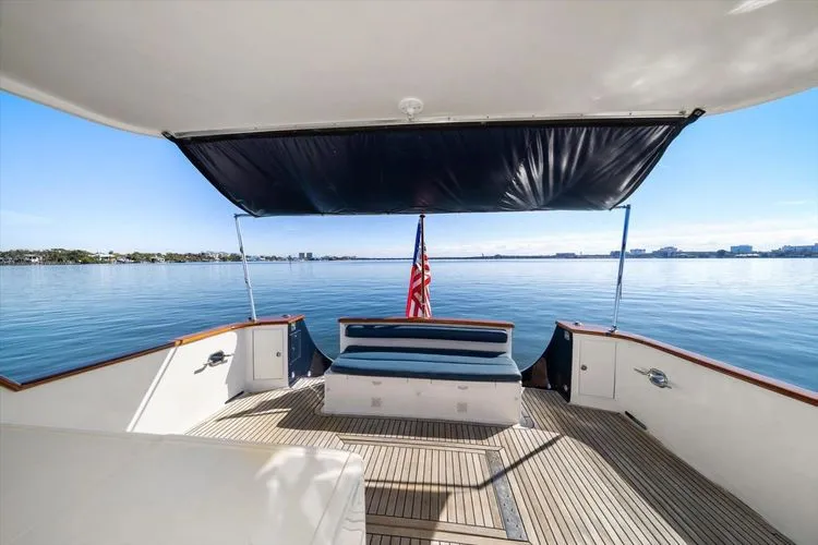 Slide: The Image of 2000 Ocean Alexander Pilot House - Image 20 - 20