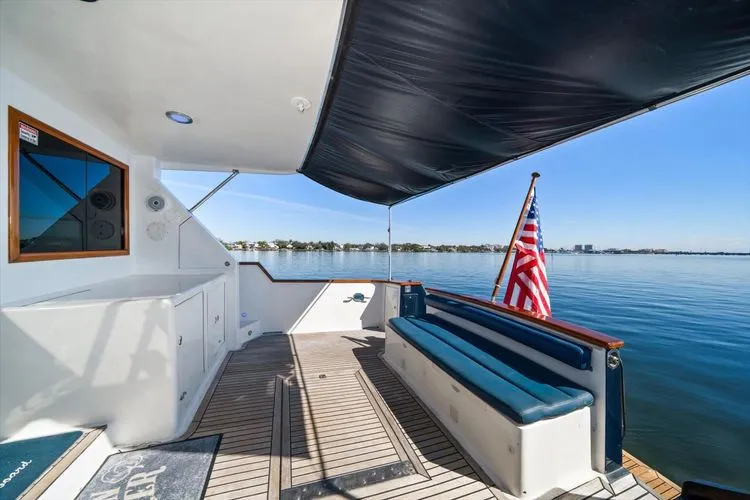 Slide: The Image of 2000 Ocean Alexander Pilot House - Image 21 - 21