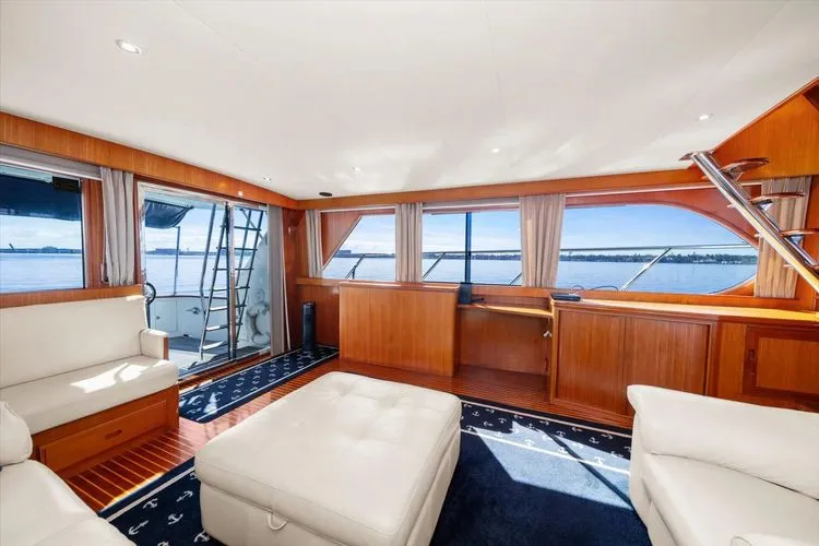 Slide: The Image of 2000 Ocean Alexander Pilot House - Image 25 - 25