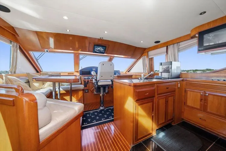 Slide: The Image of 2000 Ocean Alexander Pilot House - Image 31 - 31