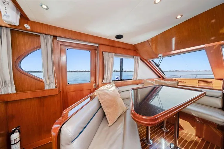 Slide: The Image of 2000 Ocean Alexander Pilot House - Image 33 - 33