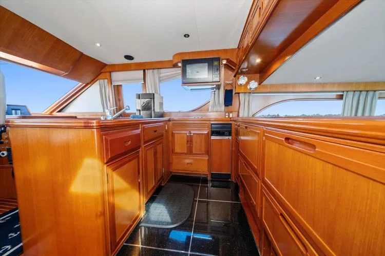 Slide: The Image of 2000 Ocean Alexander Pilot House - Image 35 - 35