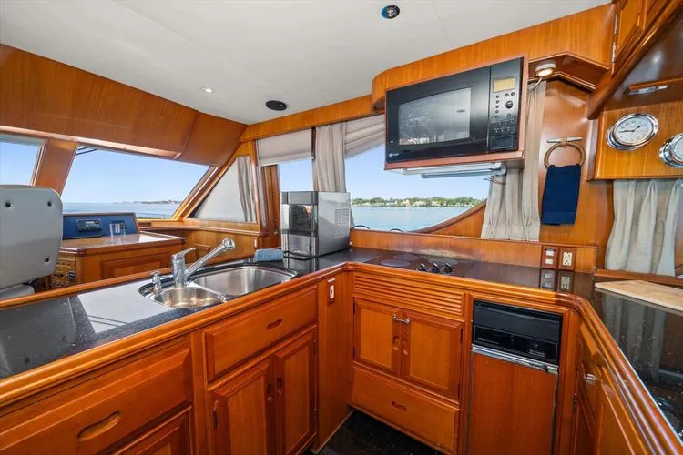 Slide: The Image of 2000 Ocean Alexander Pilot House - Image 36 - 36