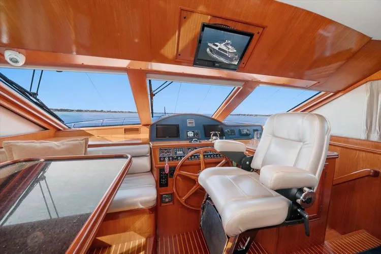 Slide: The Image of 2000 Ocean Alexander Pilot House - Image 39 - 39