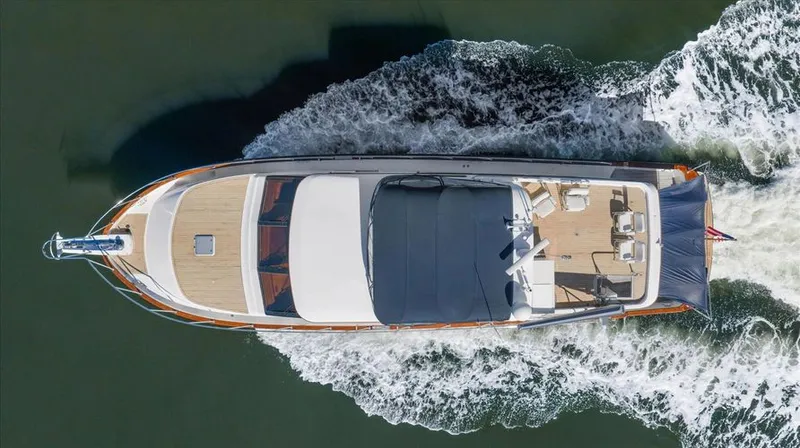 Slide: The Image of 2000 Ocean Alexander Pilot House - Image 4 - 4