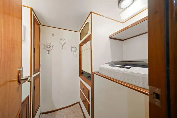 Slide: The Image of 2000 Ocean Alexander Pilot House - Image 48 - 48