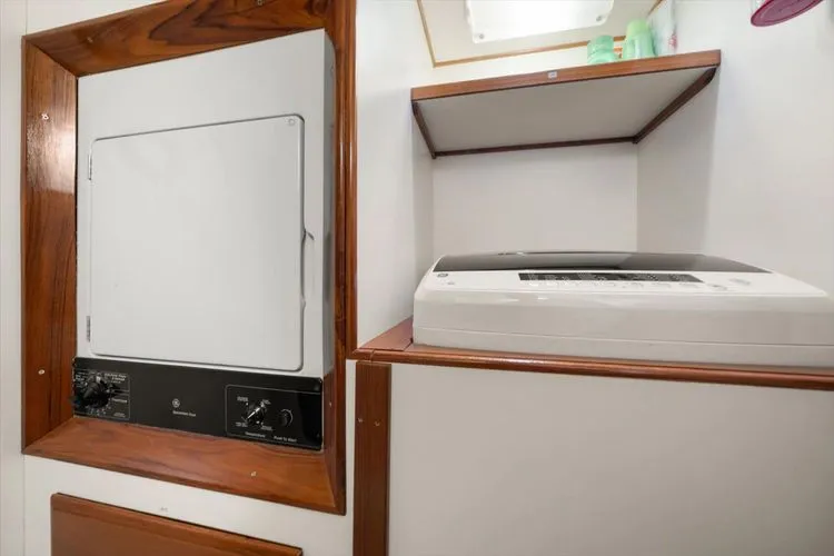 Slide: The Image of 2000 Ocean Alexander Pilot House - Image 49 - 49