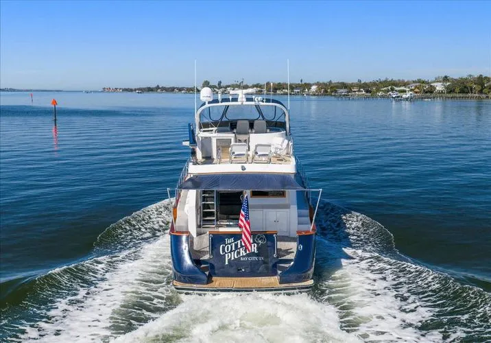 Slide: The Image of 2000 Ocean Alexander Pilot House - Image 5 - 5