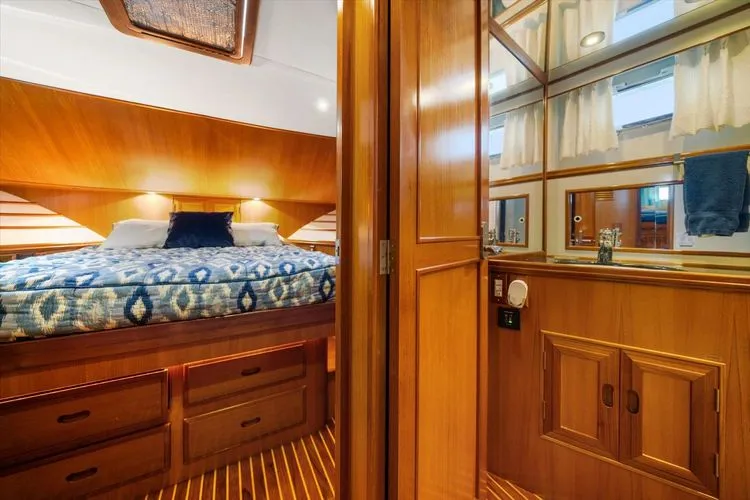 Slide: The Image of 2000 Ocean Alexander Pilot House - Image 51 - 51