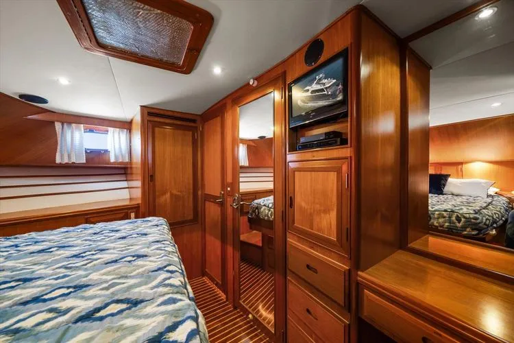 Slide: The Image of 2000 Ocean Alexander Pilot House - Image 52 - 52