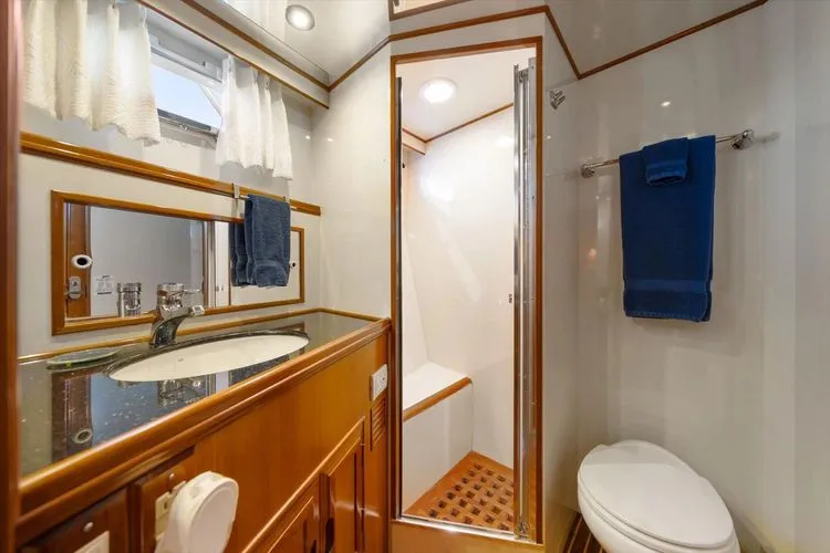 Slide: The Image of 2000 Ocean Alexander Pilot House - Image 53 - 53