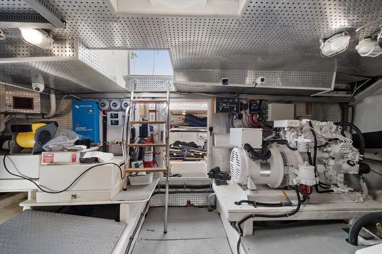 Slide: The Image of 2000 Ocean Alexander Pilot House - Image 58 - 58