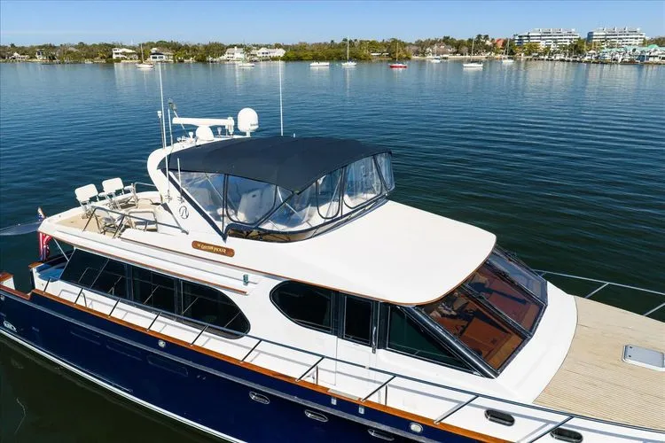 Slide: The Image of 2000 Ocean Alexander Pilot House - Image 6 - 6