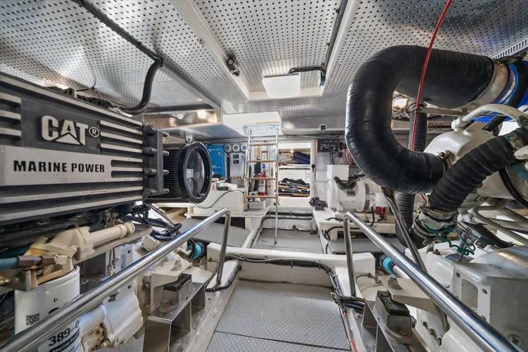 Slide: The Image of 2000 Ocean Alexander Pilot House - Image 60 - 60