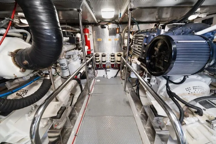 Slide: The Image of 2000 Ocean Alexander Pilot House - Image 62 - 62