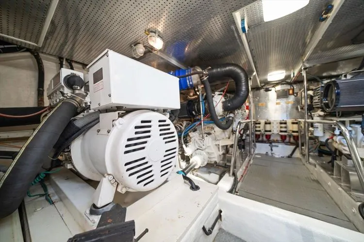 Slide: The Image of 2000 Ocean Alexander Pilot House - Image 64 - 64