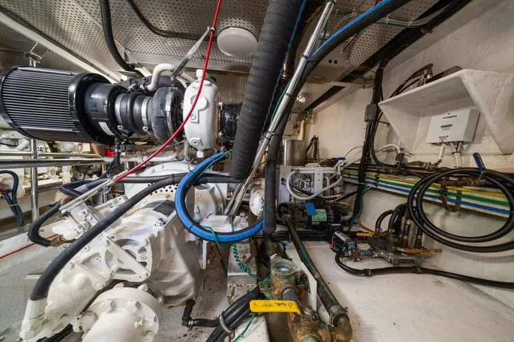 Slide: The Image of 2000 Ocean Alexander Pilot House - Image 65 - 65