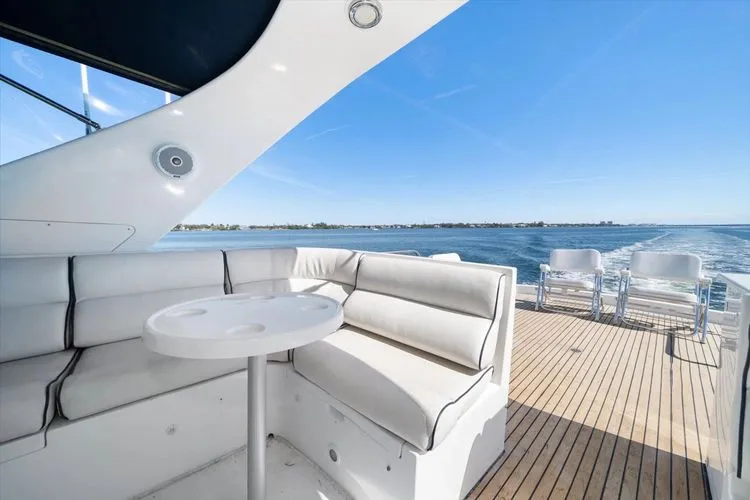 Slide: The Image of 2000 Ocean Alexander Pilot House - Image 9 - 9