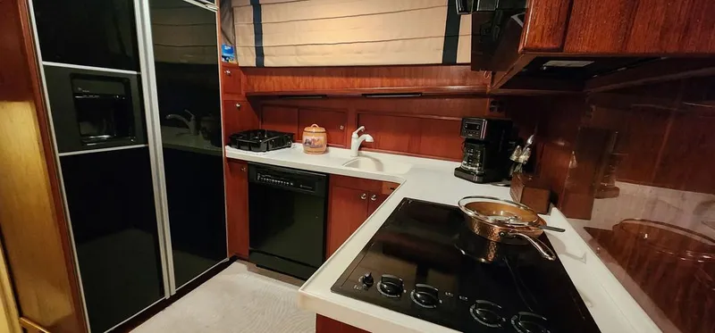 Slide: The Image of 1972 Hatteras 53 Motor Yacht - Image 10 - 10