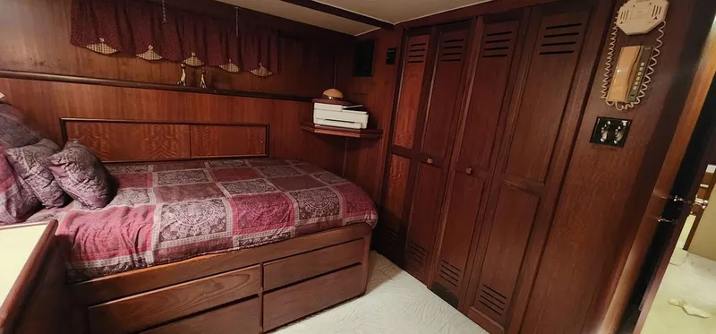 Slide: The Image of 1972 Hatteras 53 Motor Yacht - Image 11 - 11