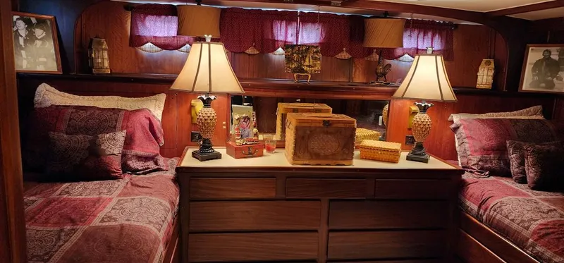 Slide: The Image of 1972 Hatteras 53 Motor Yacht - Image 12 - 12