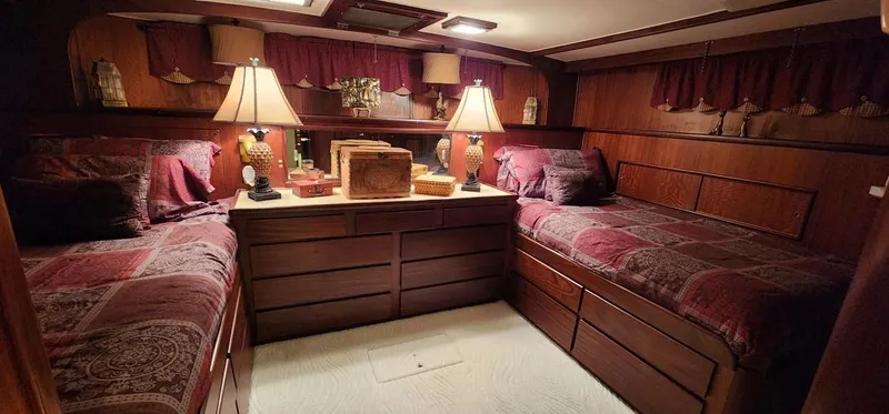 Slide: The Image of 1972 Hatteras 53 Motor Yacht - Image 13 - 13