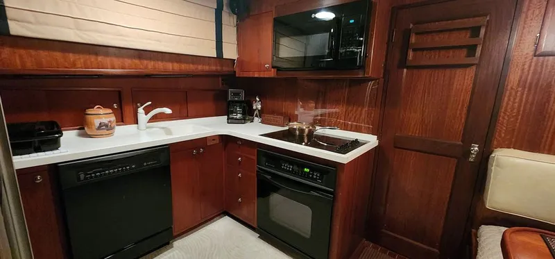 Slide: The Image of 1972 Hatteras 53 Motor Yacht - Image 9 - 9