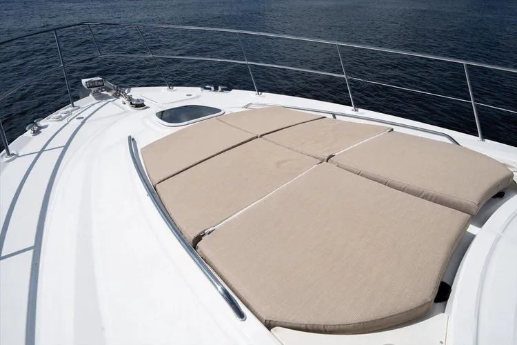 Slide: The Image of 2007 Sea Ray 52 Sedan Bridge - Image 15 - 15