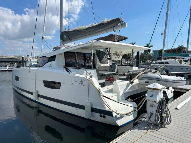 Slide: The Image of 2021 Fountaine Pajot Isla 40 - Image 4 - 4