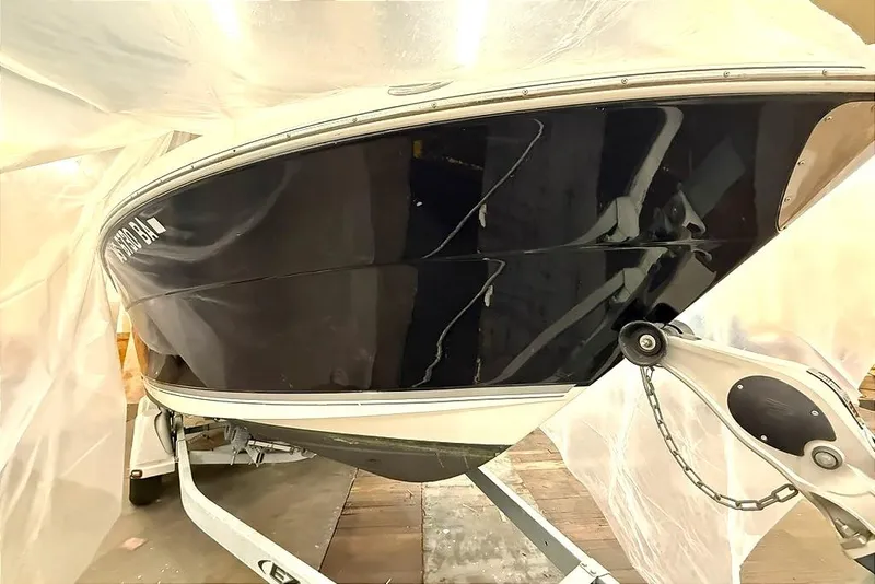 The Image of Robalo R220 Center Console 2005 - undefined