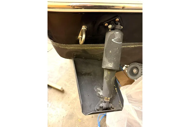 Slide: The Image of 2005 Robalo R220 Center Console boat trim tab detail. - 12