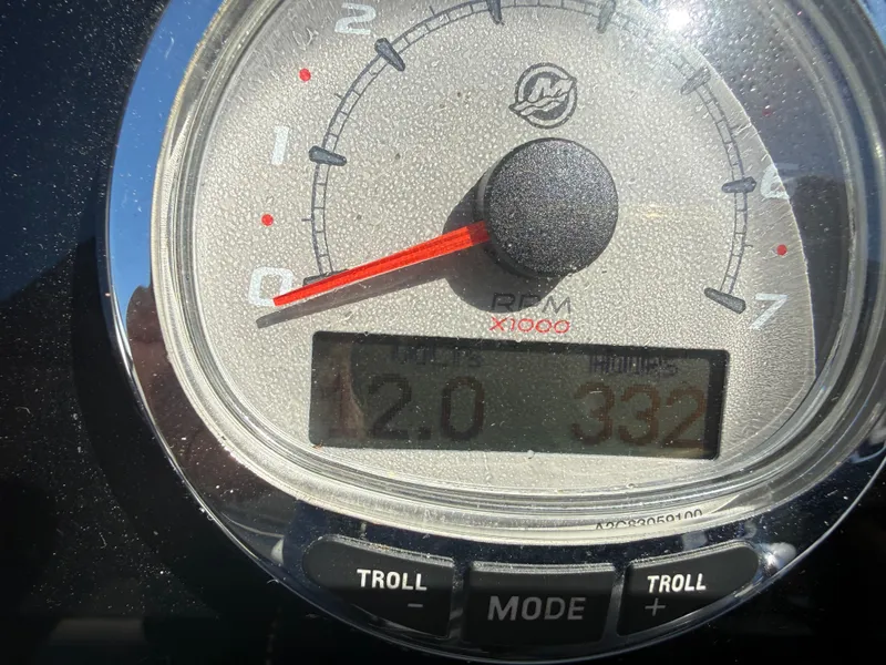 Slide: The Image of Tachometer of a 2019 Barletta Lusso 23UC showing 1200 RPM. - 8