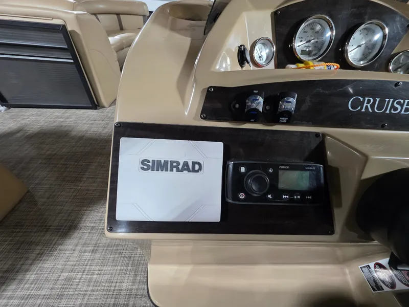 Slide: The Image of Dashboard of a 2019 Harris 250 CR boat. - 8
